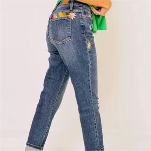 Judy Blue Boyfriend Fit Floral Embroidered Distressed Jeans